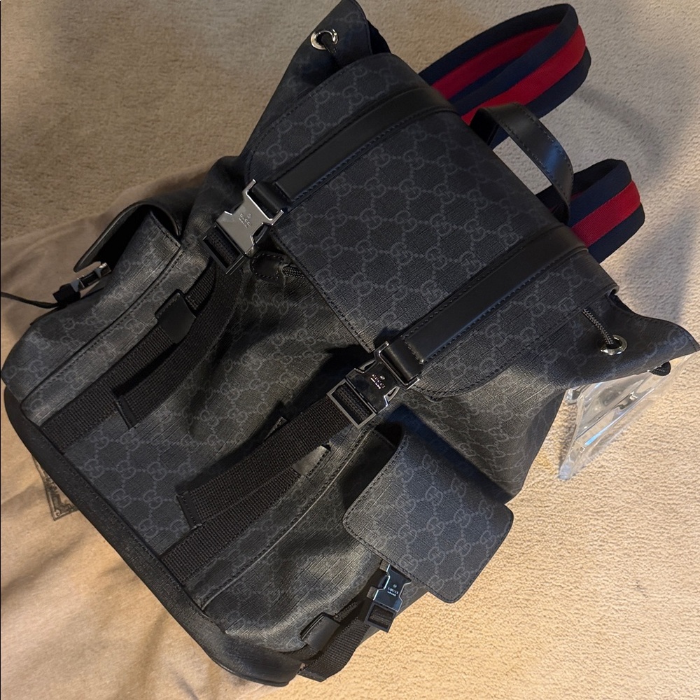 Gucci Men's Backpack in Black and Red